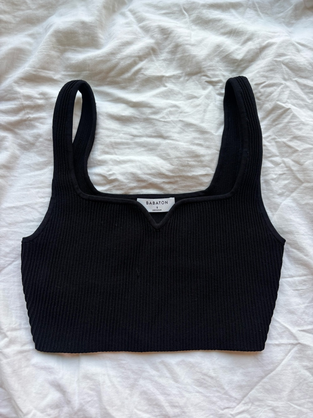 Babaton Black Ribbed Square V-Notch Crop Tank